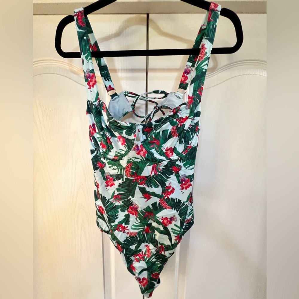 Underwire swimsuit